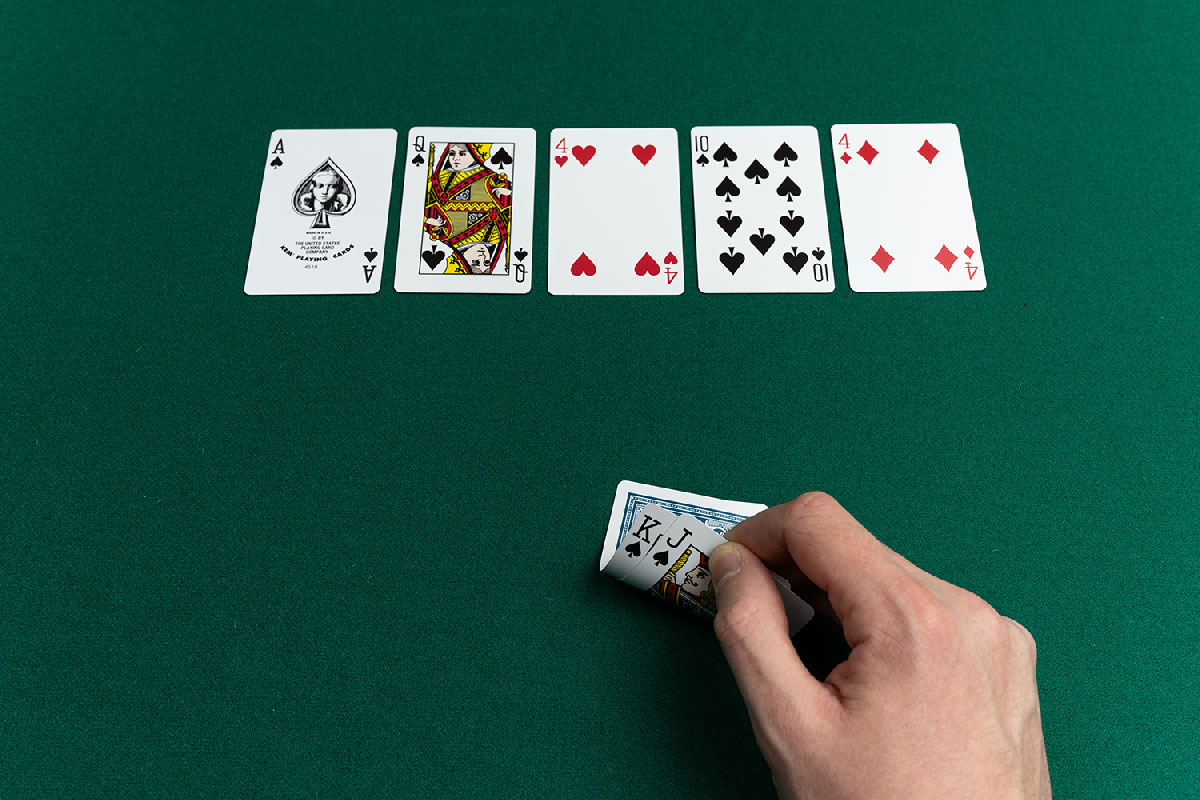 Xếp hạng các ván bài poker và những ván bài mạnh nhất trong Texas Hold'em - Upswing Poker