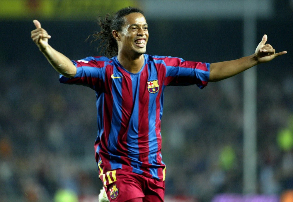 Ronaldinho và Seedorf tới Việt Nam cùng cúp bạc Champions League