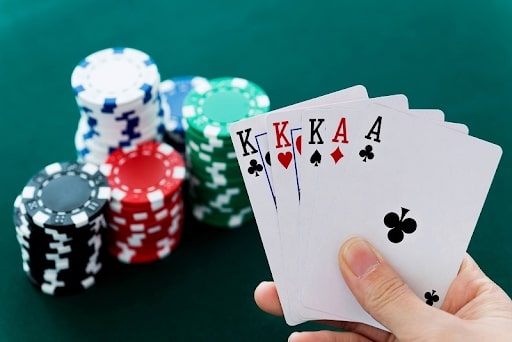 Hướng dẫn chi tiết về cách chơi bài Poker 6 lá cho người mới bắt đầu