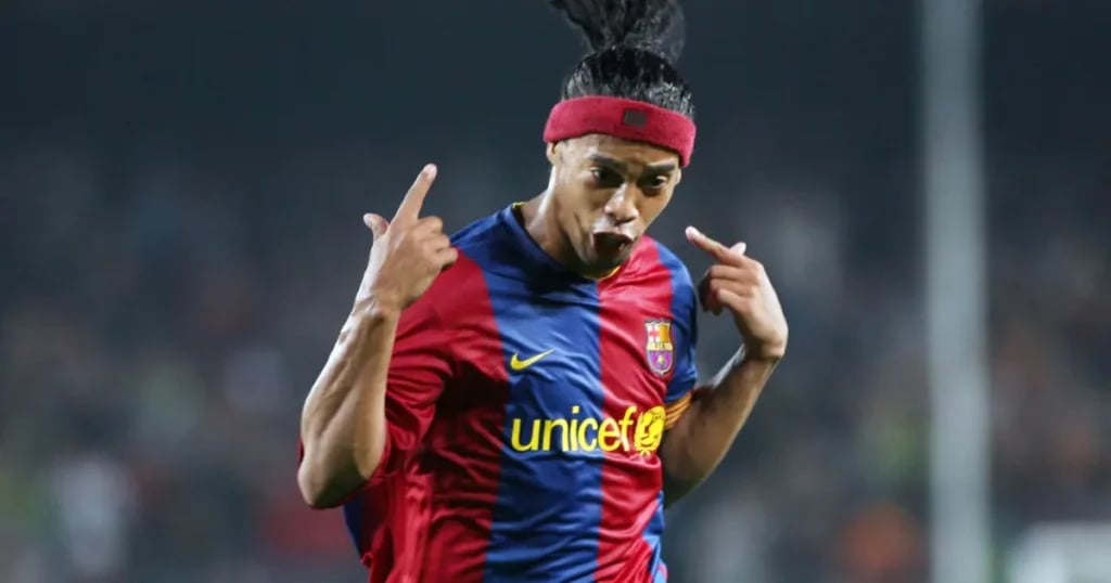 Top 10 Best Barcelona Players Of All Time - Ranked