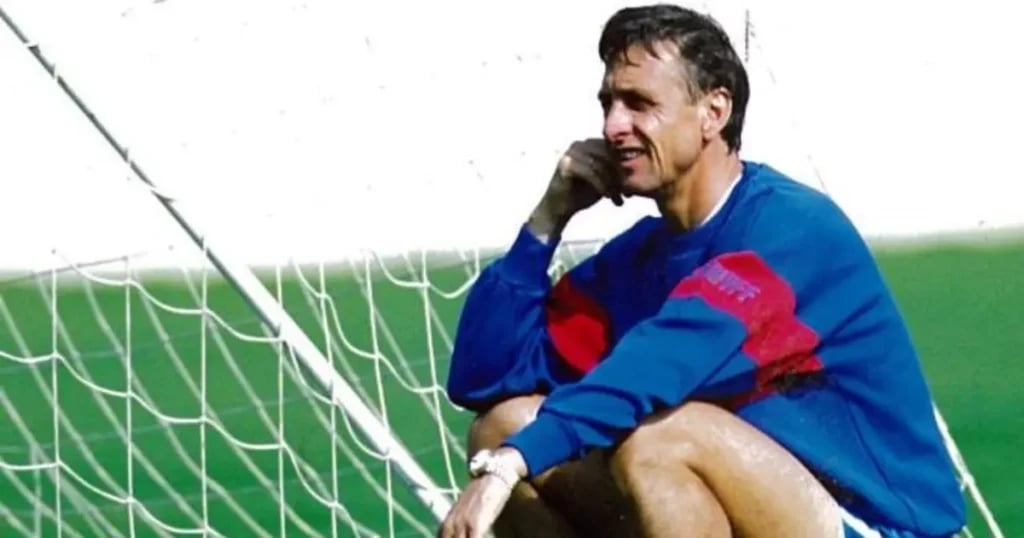 Top 10 Best Barcelona Players Of All Time - Ranked