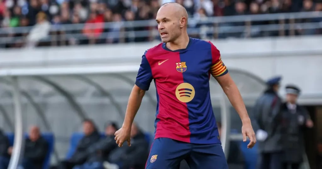 Top 10 Best Barcelona Players Of All Time - Ranked