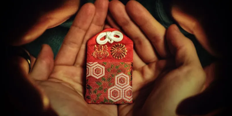 Làm thế nào để tạo ra một lá bùa hộ mệnh? Bí quyết để thu hút may mắn.