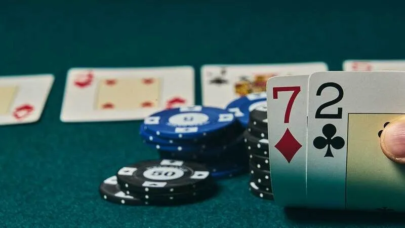 Làm thế nào để tính tỷ lệ cược poker? Phương pháp chính xác nhất.