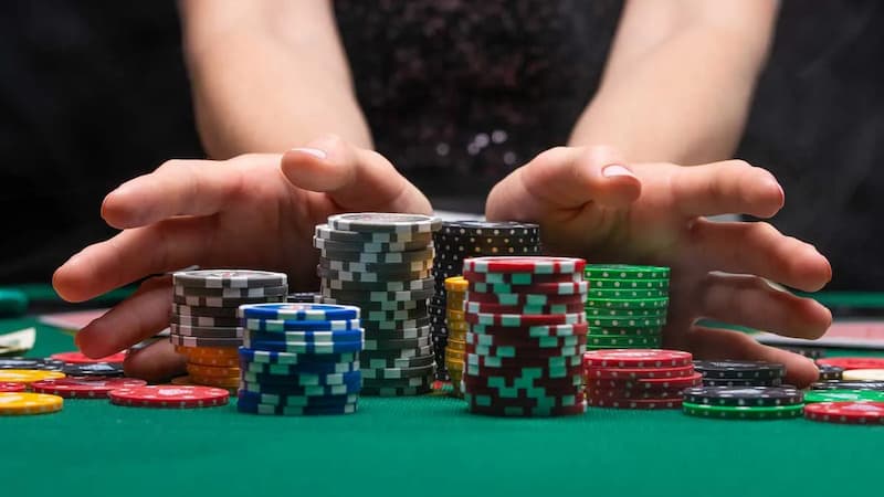 Fold trong poker là gì? Mẹo fold poker chuẩn xác nhất