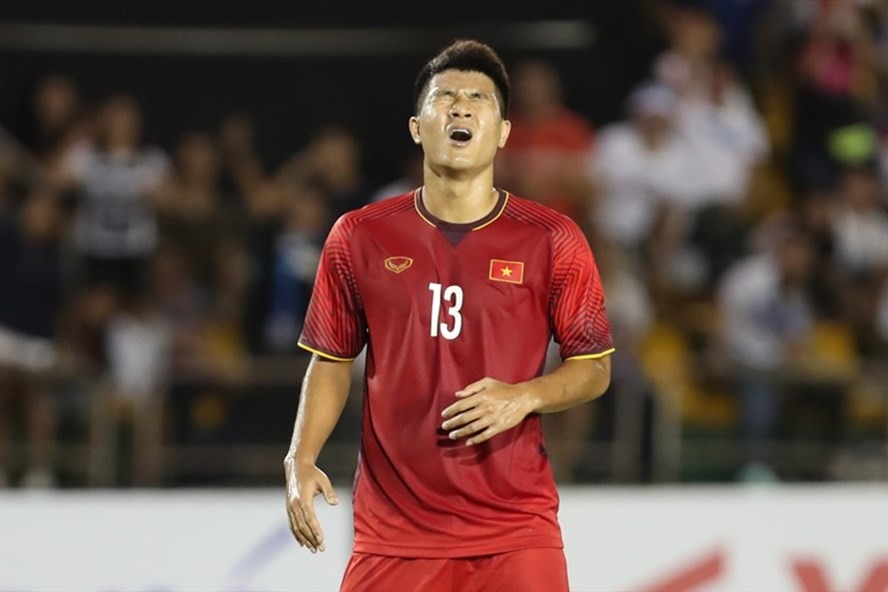 Bị chê tả tơi, Hà Đức Chinh vẫn được ông Park triệu tập cho U23 VN