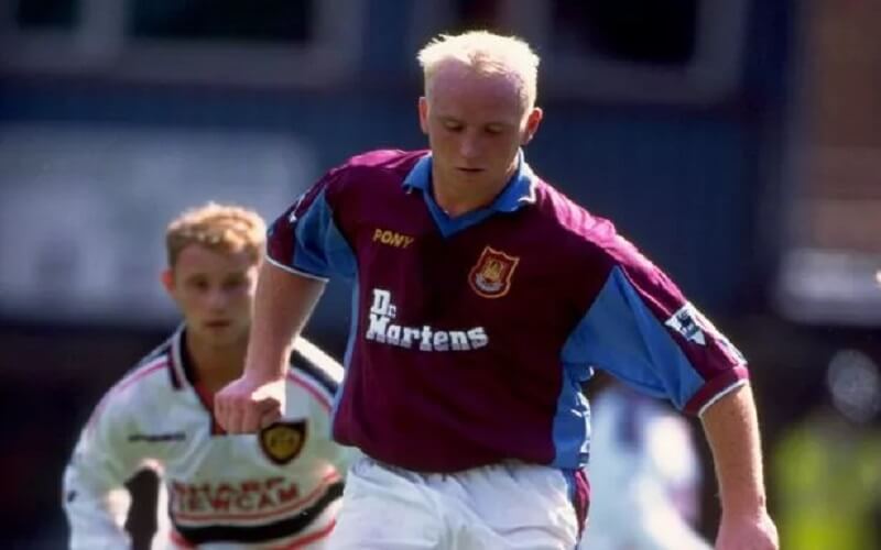 John Hartson - Tiền đạo mạnh mẽ của bóng đá xứ Wales