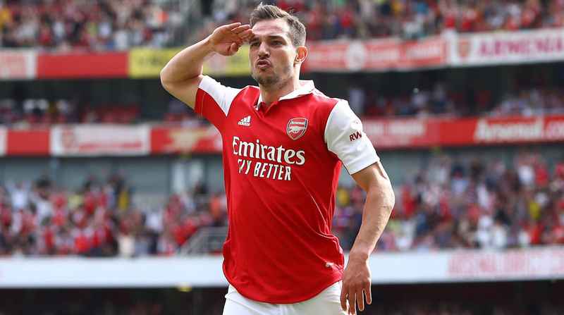 Cédric Soares thi đấu cho Arsenal