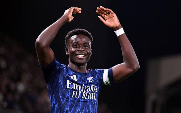 Saka là tiêu chuẩn vàng của sự chuyên nghiệp tại Arsenal