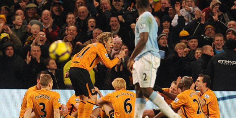 Jimmy Bullard ăn mừng hài hước