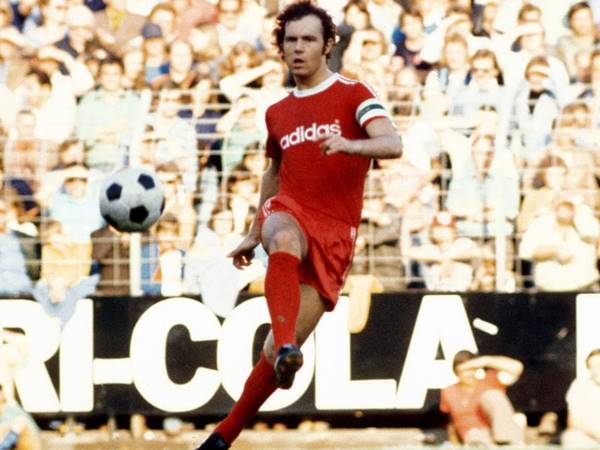 Huyền thoại Franz Beckenbauer trong màu áo Bayern Munich