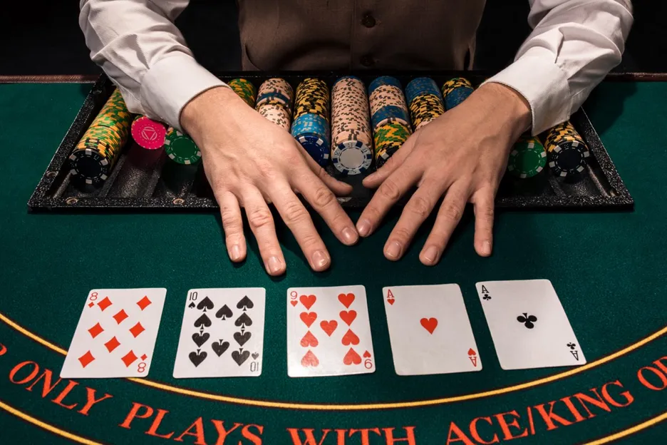 What is a flush draw in poker?