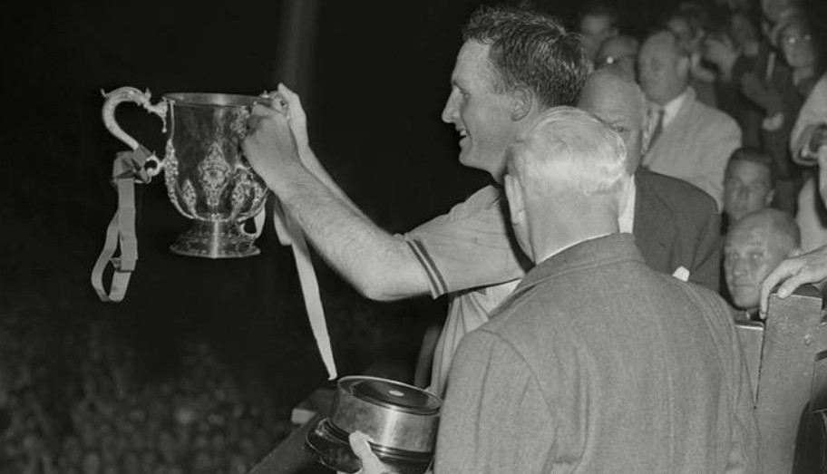 Aston Villa vô địch EFL Cup đầu tiên