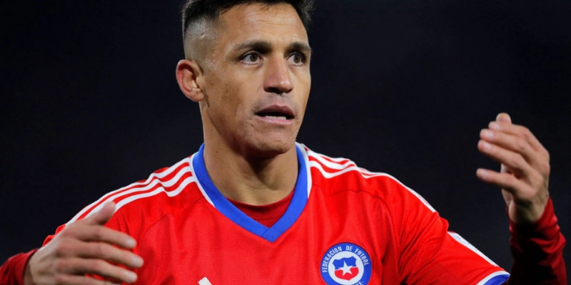 Cầu Thủ Alexis Sanchez: Hành Trình Và Những Bước Ngoặt Sự Nghiệp 2 Alexis Sanchez trong màu áo đội tuyển quốc gia Chile