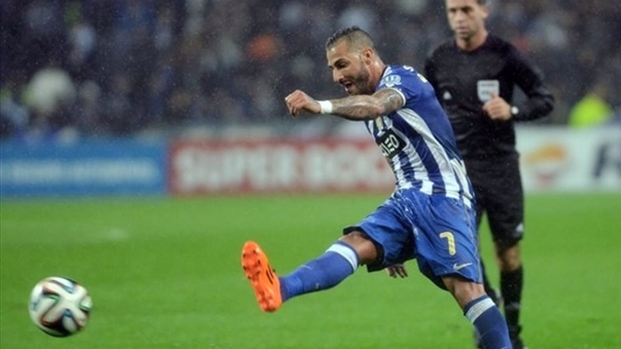 Kỹ Thuật Sút Bóng Má Ngoài: Bí Quyết Tạo Quỹ Đạo Cong Ảo Diệu