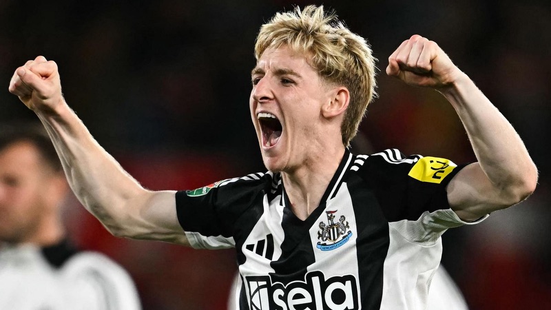 Anthony Gordon tỏa sáng rực rỡ trong màu áo Newcastle United