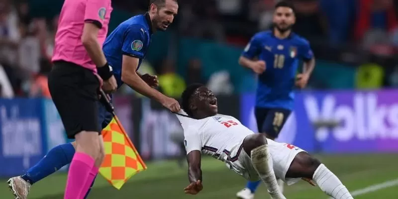 Những điều lưu ý về luật tẩy thẻ trong bóng đá