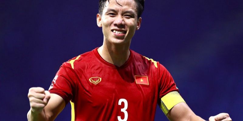 Chân dung và thông tin tiểu sử của trung vệ Quế Ngọc Hải